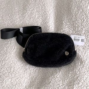NWT Lululemon Sherpa Everywhere Belt Bag